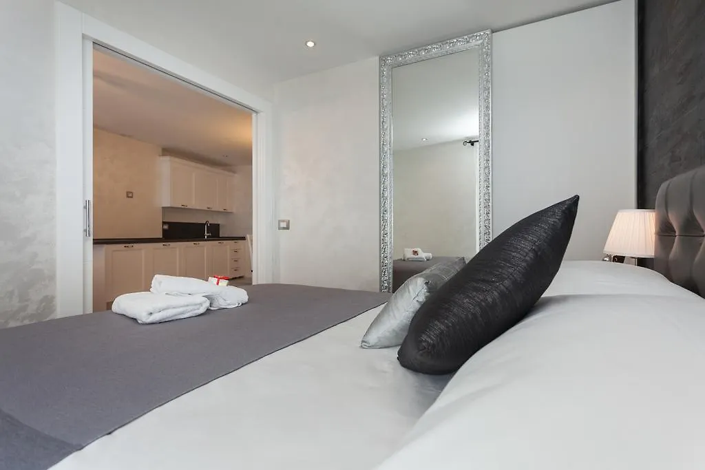 Royal Apartments Rovigno 0*,  Croazia